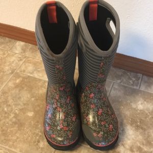 BOGS boots girls size 13 gray pink